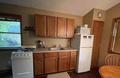 Manchester Cabin | Cabin #2 Honeymoon Suite! - Lake’s End Cabin Resort