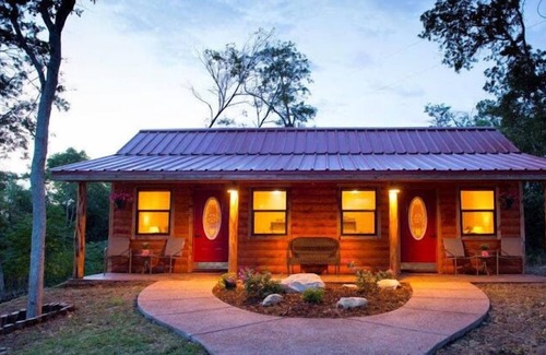 Waco House | Cabin 2 Rental 15 Minutes From Magnolia and Baylor