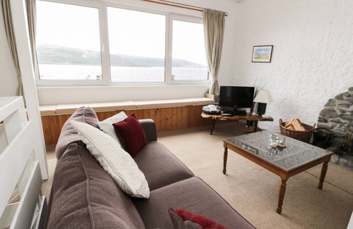 Tighnabruaich Cottage | Cabin ∙ 3 bedrooms ∙ 5 guests