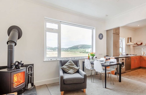 Llandudno Cottage | Cabin ∙ 3 bedrooms ∙ 5 guests