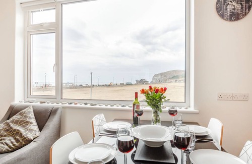 Llandudno Cottage | Cabin ∙ 3 bedrooms ∙ 5 guests