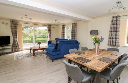Rhydyfelin Cottage | Cabin ∙ 3 bedrooms ∙ 6 guests