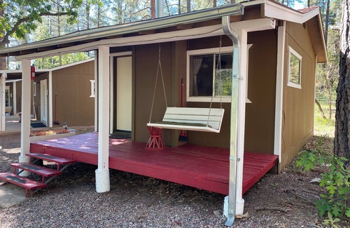 Payson Cabin | Cabin 3 – Eagle's Nest - Queen Bed, Futon, Fireplace, Kitchen, Porch Swing