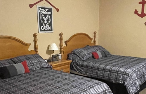 Manchester Cabin | Cabin #3 - Lake’s End Cabin Resort - relaxing family atmosphere!