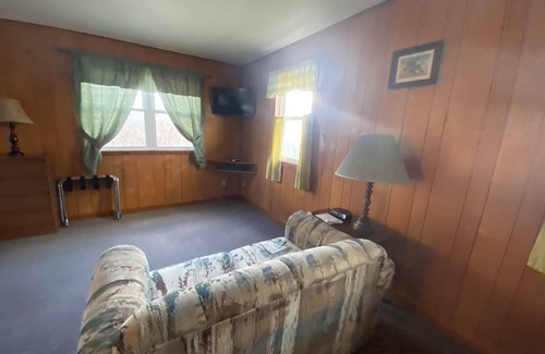 Warsaw Cabin | Cabin 3 - Reel and Trigger