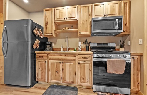 Atlanta Cabin | Cabin # 4 at Northern Comfort HANDICAP FRIENDLY UNIT