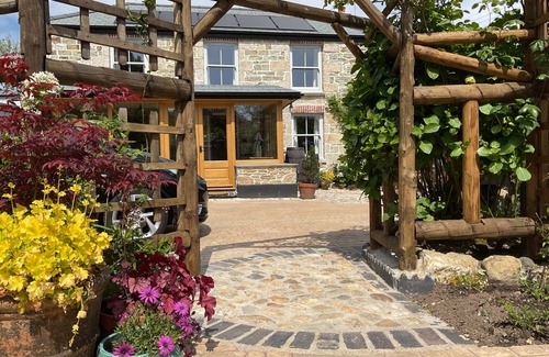 Mylor Bridge Cottage | Cabin ∙ 4 bedrooms ∙ 8 guests