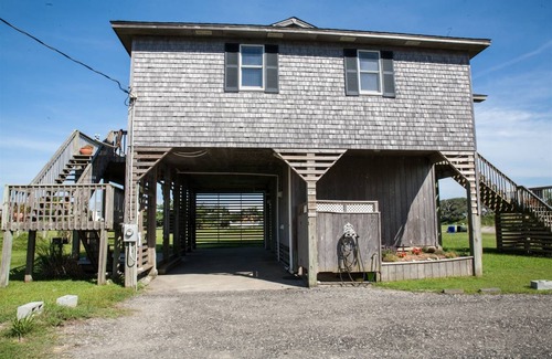 Hatteras Cottage | Cabin ∙ 4 bedrooms ∙ 8 guests