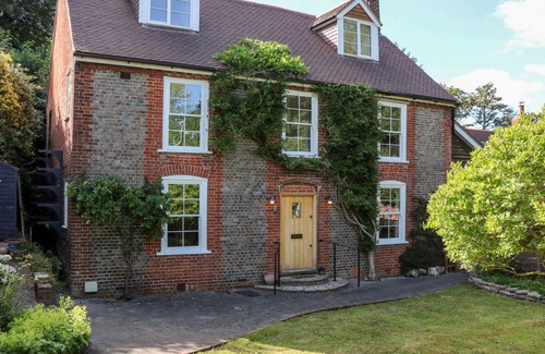 Bursledon Cottage | Cabin ∙ 4 bedrooms ∙ 8 guests