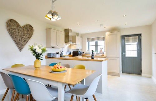 Mundesley Cottage | Cabin ∙ 4 bedrooms ∙ 8 guests