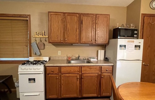 Manchester Cabin | Cabin #4 - Lake’s End Cabin Resort - relaxing family atmosphere!