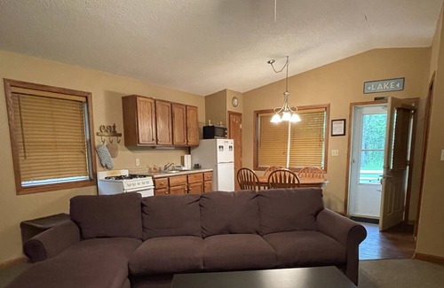 Manchester Cabin | Cabin #4 - Lake’s End Cabin Resort - relaxing family atmosphere!