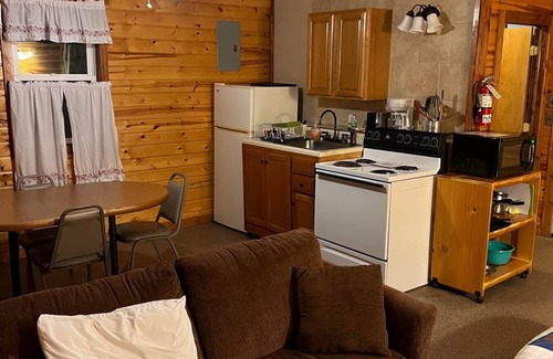 Warsaw Cabin | Cabin 4 - Reel and Trigger