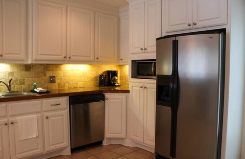Denison Cabin | Cabin 401 at Grandpappy Point Resort & Marina