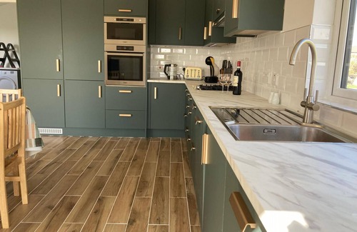 Connemara Cottage | Cabin 485 - Claddaghduff - sleeps 4 guests in 2 bedrooms
