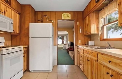 Pine River Apartment | Cabin 5 at Heaths Resort