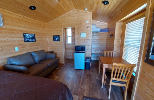 Escalante Cabin | Cabin 5 - Deluxe Cabin with Half Bath