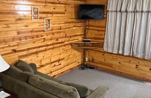 Warsaw Cabin | Cabin 5 -Reel and Trigger