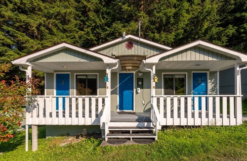 Alert Bay Cabin | {Cabin 6} The Cabins at Alert Bay