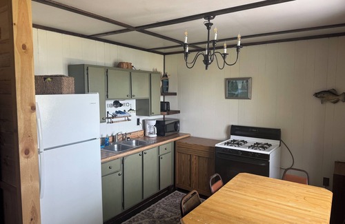 Gould City House | Cabin 7-Angler's Lodge at Sunset Pines Resort