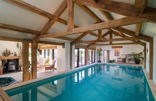 Belluton Cottage | Cabin ∙ 7 bedrooms ∙ 14 guests