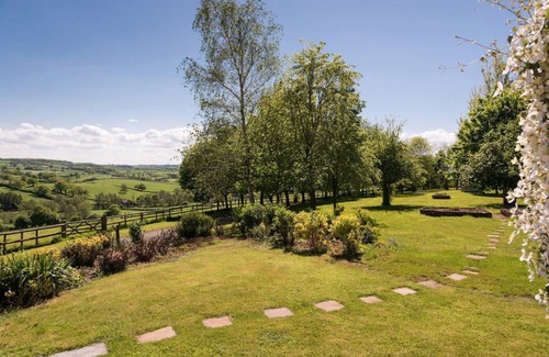 Belluton Cottage | Cabin ∙ 7 bedrooms ∙ 14 guests