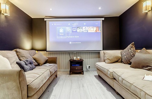 Mauchline Cottage | Cabin ∙ 7 bedrooms ∙ 26 guests