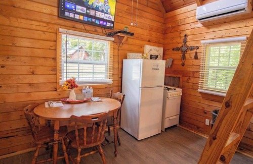 Columbia Cabin | Cabin 7 - Private Log Cabin with loft in Columbia Kentucky