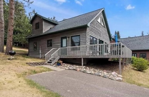Pine River Apartment | Cabin 8 at Heaths Resort