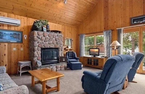 Pine River Apartment | Cabin 8 at Heaths Resort