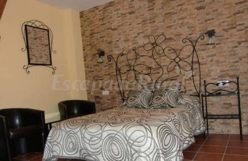 Losar de la Vera Cottage | Cabin ∙ 8 bedrooms ∙ 3 guests