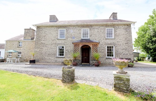 Lampeter Cottage | Cabin ∙ 8 bedrooms ∙ 16 guests