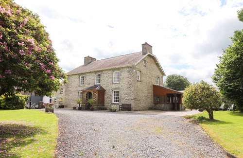 Lampeter Cottage | Cabin ∙ 8 bedrooms ∙ 16 guests