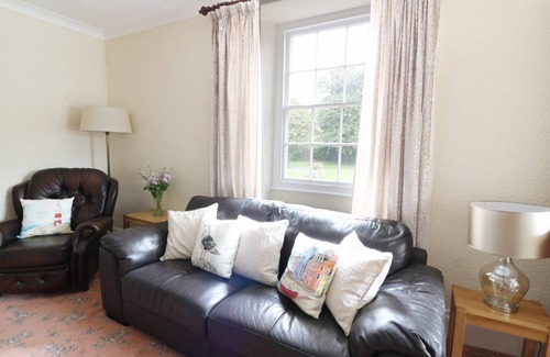 Lampeter Cottage | Cabin ∙ 8 bedrooms ∙ 16 guests
