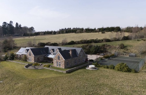 Munlochy Cottage | Cabin ∙ 9 bedrooms ∙ 16 guests