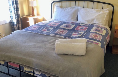 O'connell Bed & Breakfast | Cabin 9 has two separate rooms & sleeps 4. Guests have access to all amenities
