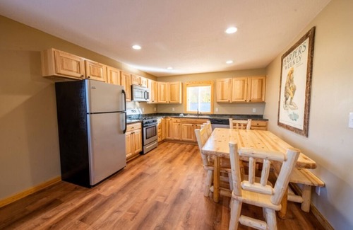 Isle Resort | Cabin 9: Lakeside Lodge with Stunning Sunsets & Beach Access