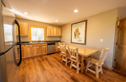 Isle Resort | Cabin 9: Lakeside Lodge with Stunning Sunsets & Beach Access