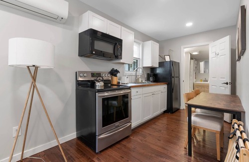 Old Orchard Beach Cabin | Cabin A - Relaxing and Fun Cozy 1 bedroom Cabin/Dog Friendly