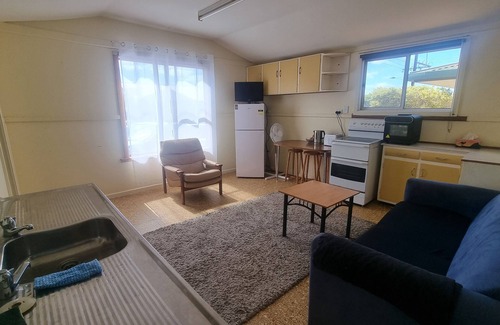 Lake Wangary Cottage | Cabin and Long Beach & National park