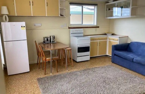 Lake Wangary Cottage | Cabin and Long Beach & National park