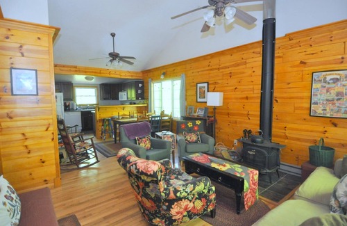 Berkeley Springs Cabin | Cabin at Sleepy Creek - Charming Cabin