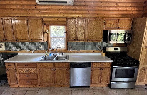 Pittsburg Cabin | Cabin at the Cove. A hidden cabin walking distance to a private cove.