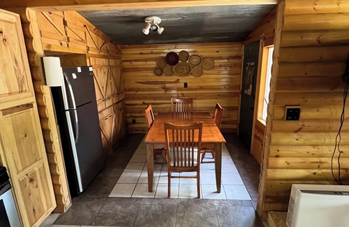 Pittsburg Cabin | Cabin at the Cove. A hidden cabin walking distance to a private cove.