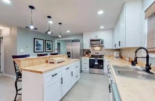 Hardin House | Cabin at the Lake 3BRD/2BTH