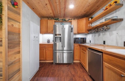 Glendevey Cabin | Cabin Bunkhouse Snow Mobile Destination