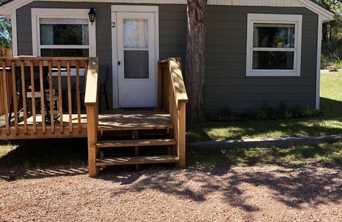 Hot Springs Cabin | Cabin by lake, pet friendly, quiet