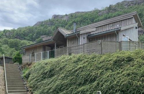 Spangereid House | Cabin By The Fjord Med Spa