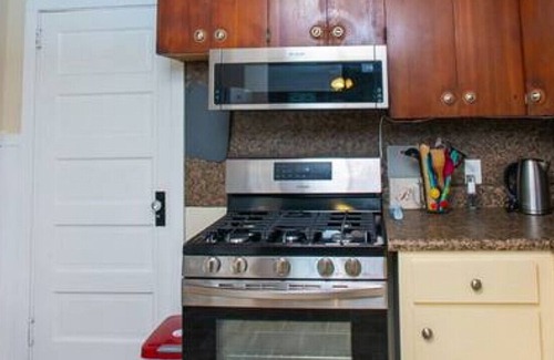 West Pensacola House | Cabin Charmed Cottage (Close to Downtown)
