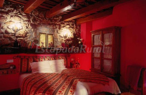 Robledo de la Guzpena Cottage | Cabin ∙ 7 bedrooms ∙ 2 guests